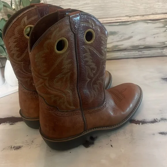 Ariat Boots 🥾 U.S. 4 - Picture 2 of 13
